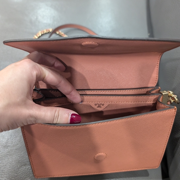 Tory Burch, Robinson Convertible Shoulder Bag - Picture 7 of 11
